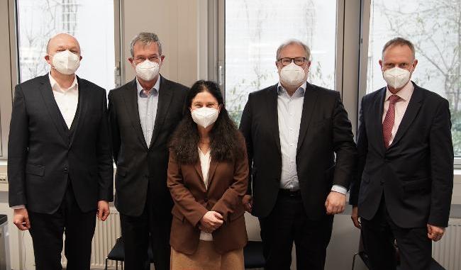 Dr Joachim Bug, Christian Wimmer, Prof Isabelle Bekeredjian-Ding, Dr Wolfgang Philipp and Dr Lars Nickel Dr Joachim Bug, Christian Wimmer, Prof Isabelle Bekeredjian-Ding, Dr Wolfgang Philipp and Dr Lars Nickel